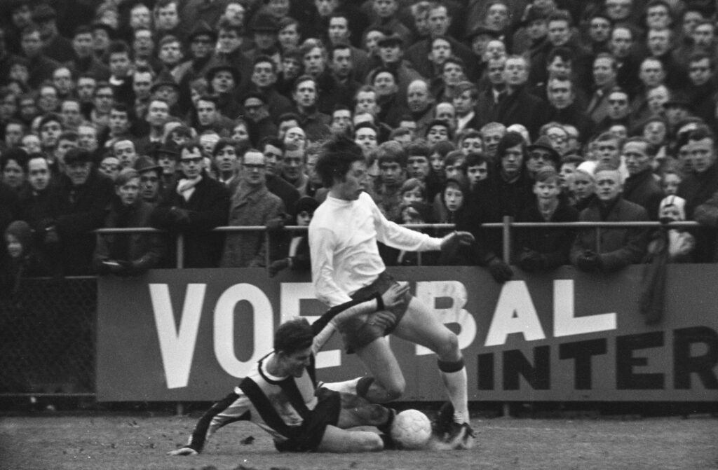 Bennie-Hofs-en-Gerrie-Mühren-Vitesse-Ajax-1970